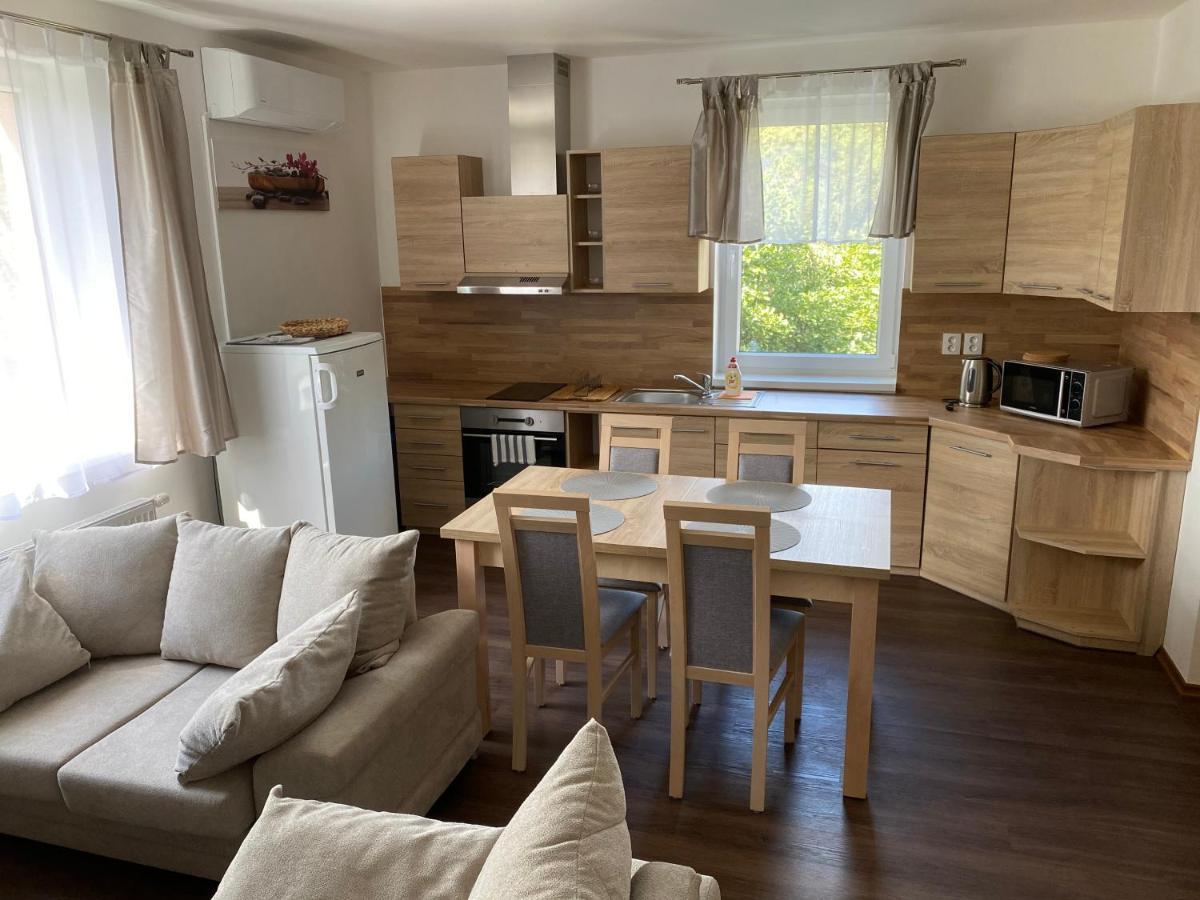 Apartmany Krupka エクステリア 写真